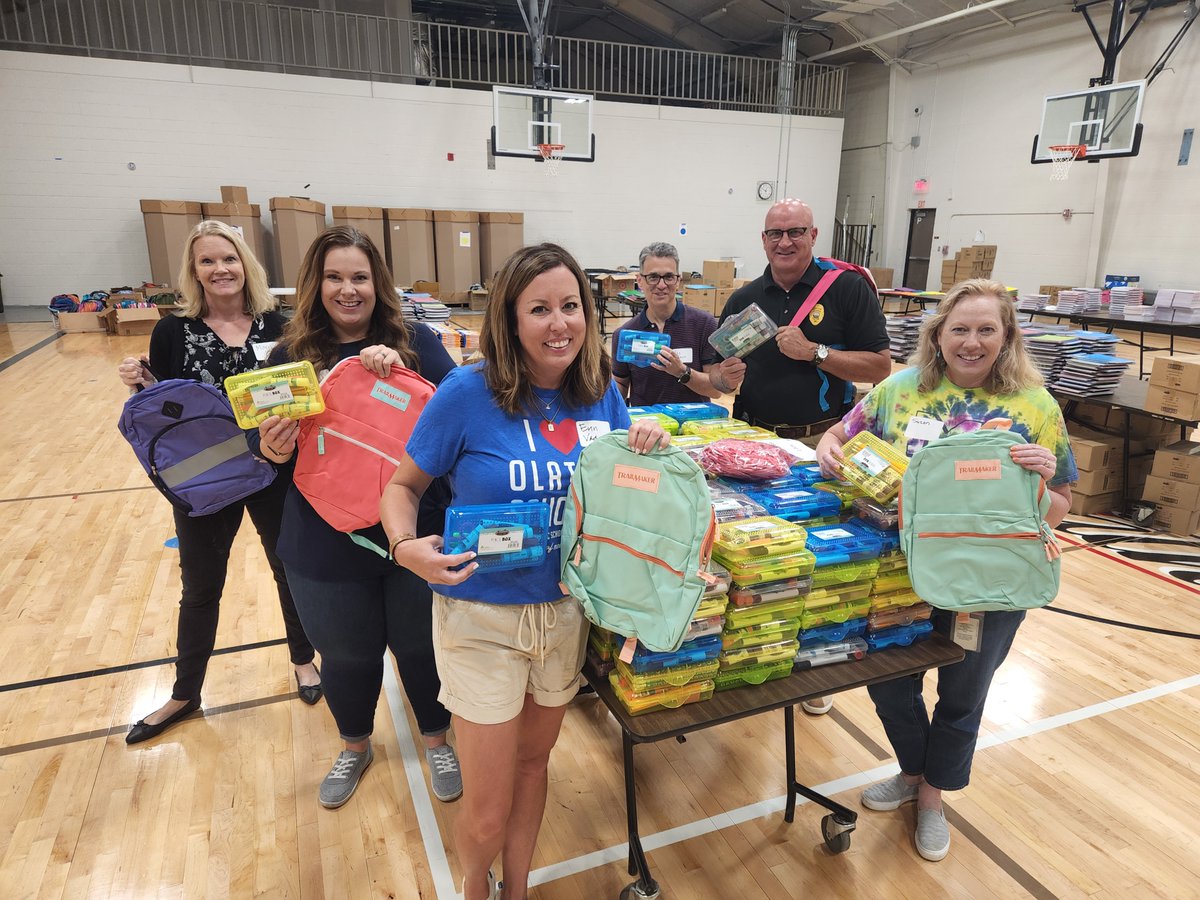 OPSF233's tweet photo. Thank you to the @CityofOlatheKS for your hard work stuffing backpacks with school supplies for students!
If you have a student in need of a backpack and school supplies, call your school for more information!
https://t.co/vNeydEqclB #OPSforTheirSuccess #meetingtheneed https://t.co/ir8lgnrTKT