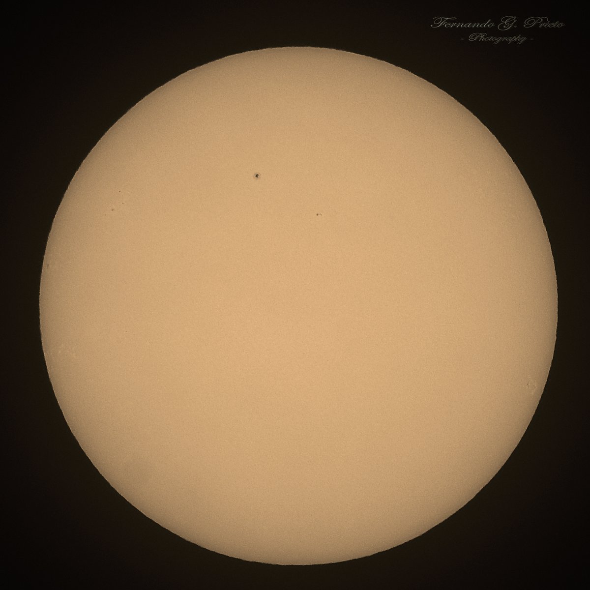 Ferfast's tweet photo. El Sol como se mostraba hoy 🌞 con detalles de algunas regiones de manchas solares 😎👌
📷🇦🇷 26/07/22 https://t.co/Mf5fdznH3R