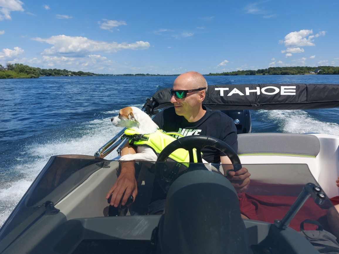 idigweed420's tweet photo. Took my Jack Russell boating. My dog loved it. https://t.co/6oiXr8ATX9