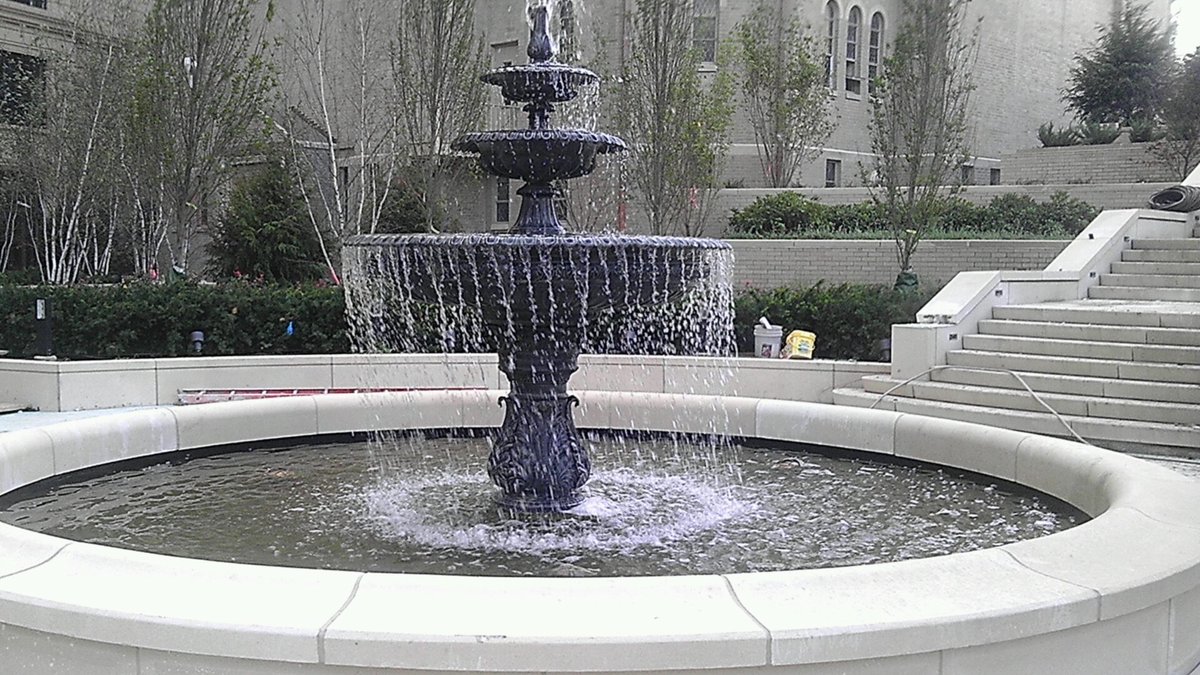 RobinsonIronCo's tweet photo. The Robinson Iron Caesar Fountain has been incredibly popular this year. Perfect for a roundabout, downtown setting, public park or even a large residence, this 8' tall gem has been a bestseller in 2022. #castiron #fountain https://t.co/54ety1sxmt