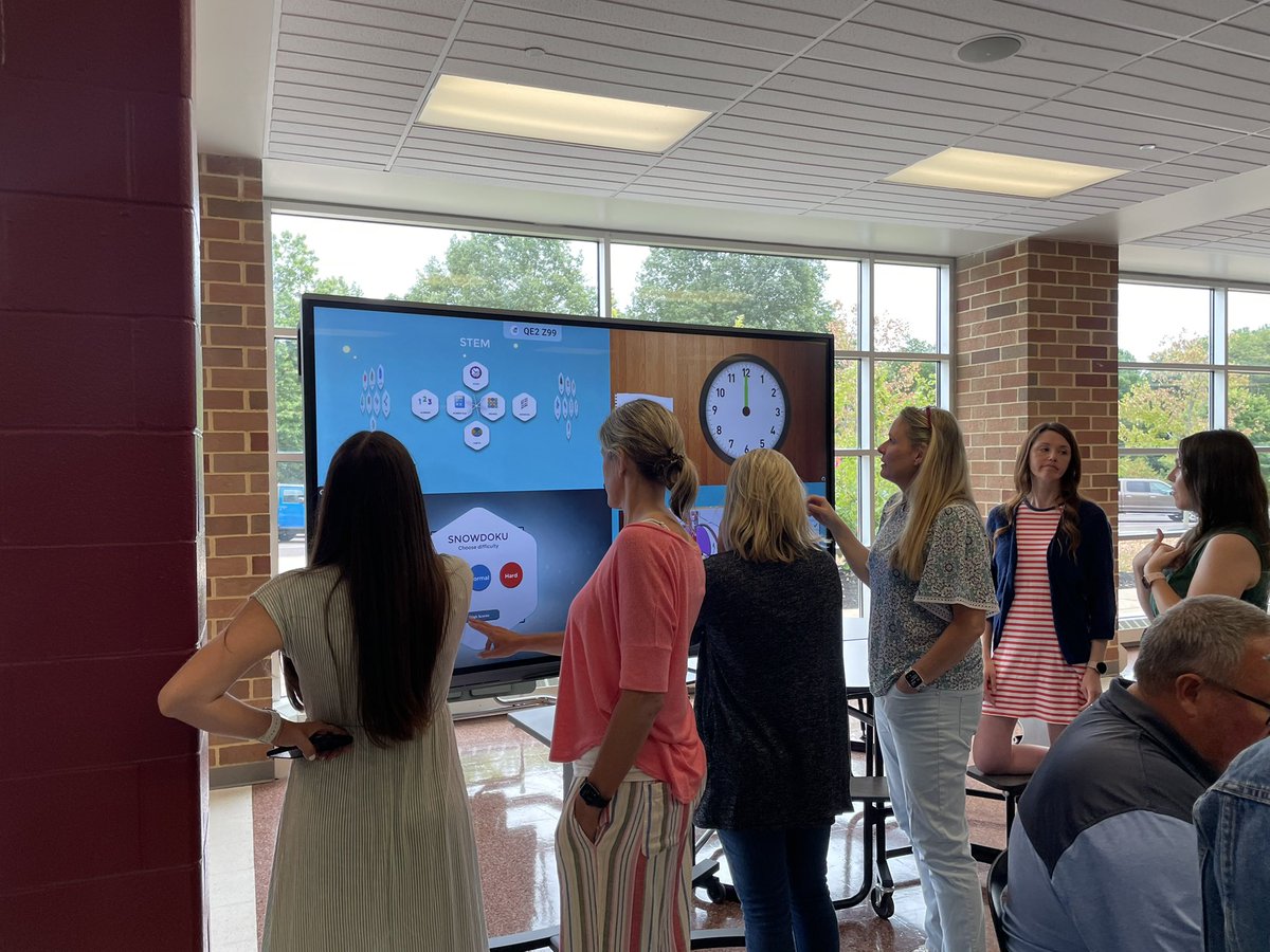CBlismith's tweet image. Had a great time working with 55 incredible @CBSDSchools educators on our new @GetClearTouch panels in collaboration with our team of awesome presenters! Can’t wait to see the ways Ts incorporate these panels into their teaching! #cbsdtech #cbinnovate #edtech