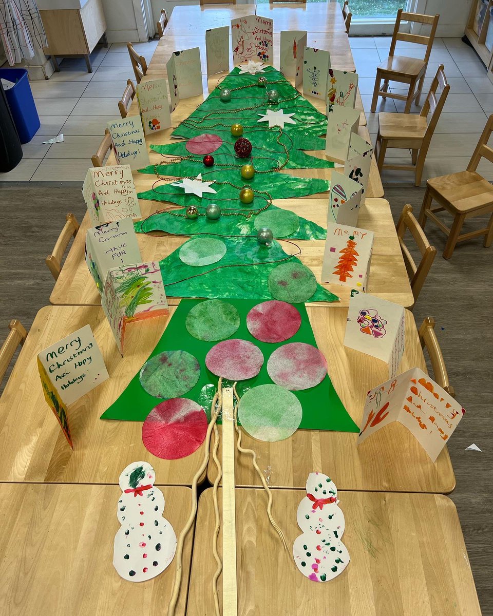 This week our Kids U summer camp theme is Christmas in July! 

Our friends made Christmas cards and a variety of decorations to bring home to their families. 

#kidsu #kidsucanada #kids #fun #christmas #july #summercamp #learn #educate #yyc