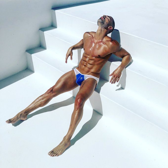 2 pic. These three Dionisio Heiderscheid images.

#TLAgayTastefulTuesday
#TLAgayvoriteThings https://t