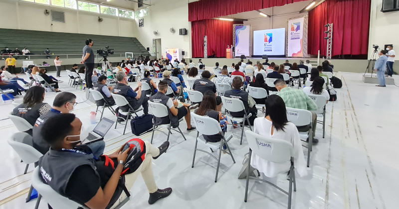 #Regional | 🌎 <a href="/ComlacSignis/">COMLAC</a> cuestionó a medios hegemónicos por “invisibilizar la realidad”, e invitó a repensar la comunicación de forma abierta, inclusiva y equitativa, sin exclusiones.

Link a la nota acá 👉 observacom.org/congreso-latin…