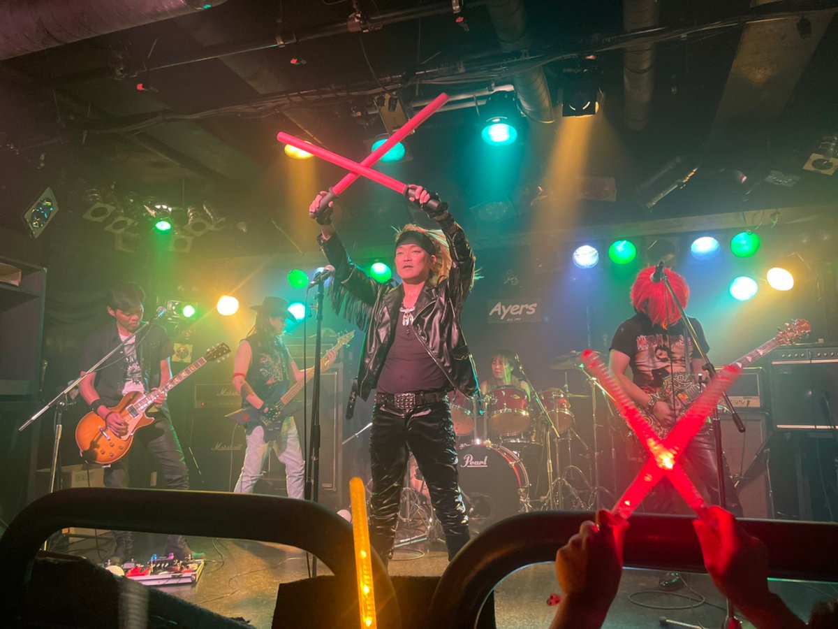 X_saitama2016's tweet photo. 7月24日　新メンバーでの初ライブ
無事終了！

セトリ
Dear Looser
Vanishing Love
Blue Blood
Weekend
紅
Silent Jealousy

来てくださった方々、応援してくれた方々、ありがとうございました

「おめーら　さいこーだ！！！」

#XJAPAN
#XSAITAMA
#コピバン https://t.co/seLZK9eo2D