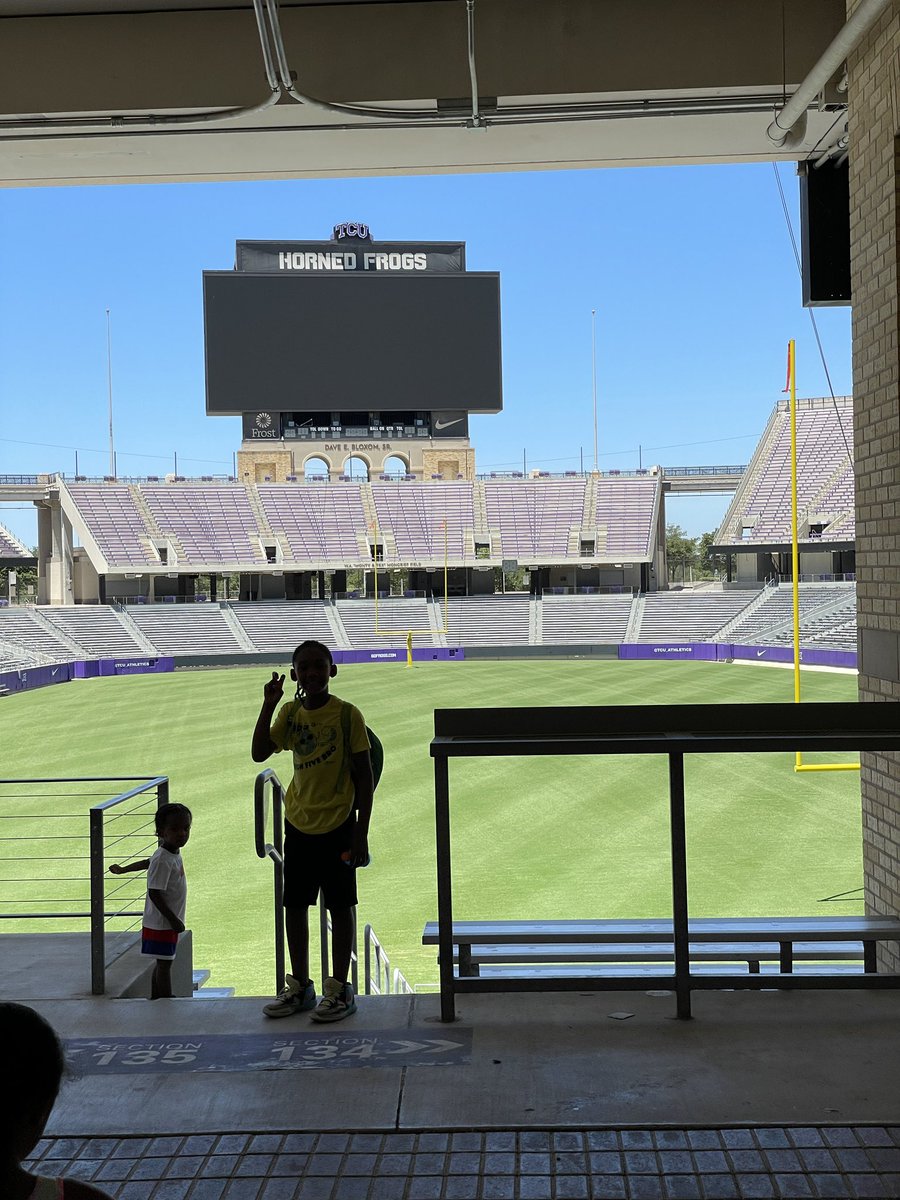 MRScoachlacee's tweet photo. @EronHodges #uncleE showed Dem Boyz a 🔥time around @TCUFootball’s house today. 

We even did a pop up on @MTommerdahl - hugs and high fives because it’s been way too long. 

Y’all are top tier #bestinthegame 💜

#LCJgems #LCJconnects https://t.co/MFdn23UQKQ