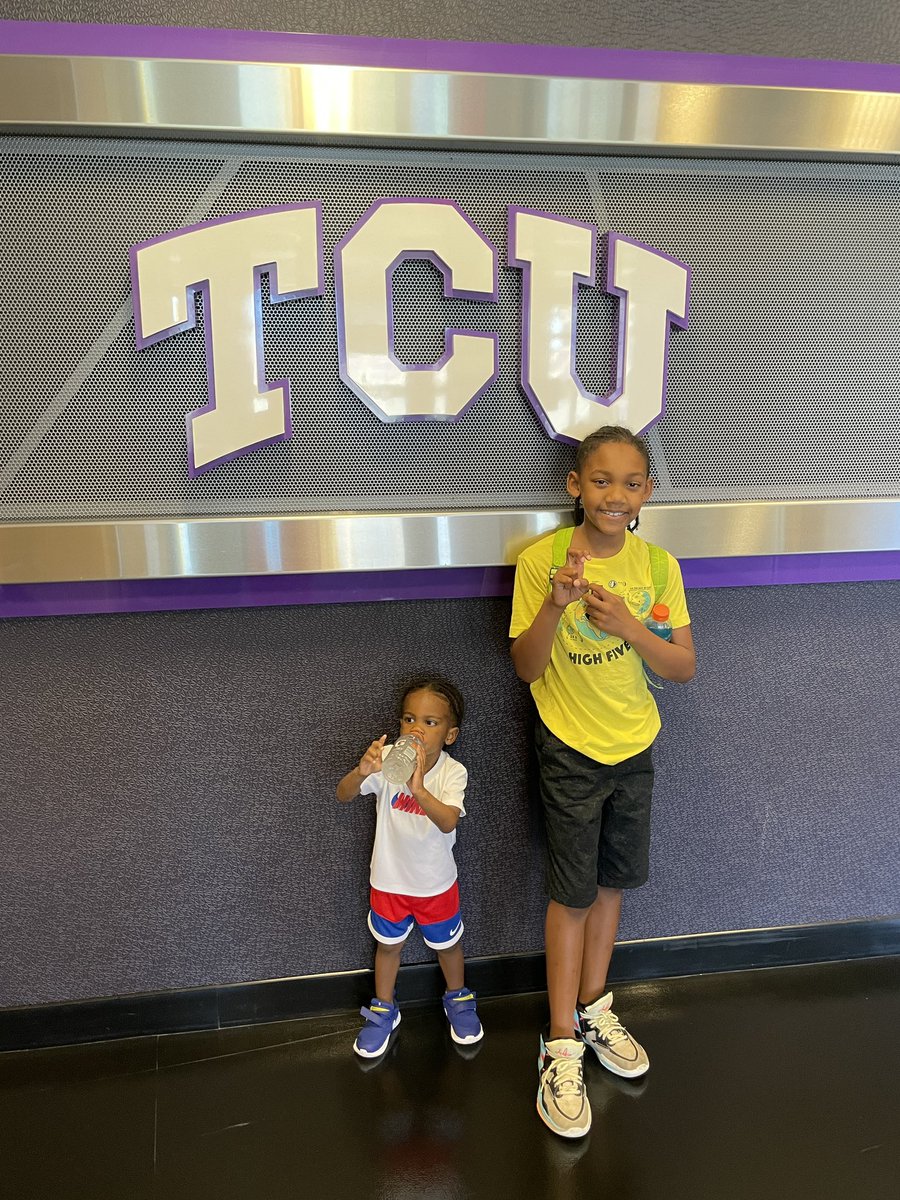 MRScoachlacee's tweet photo. @EronHodges #uncleE showed Dem Boyz a 🔥time around @TCUFootball’s house today. 

We even did a pop up on @MTommerdahl - hugs and high fives because it’s been way too long. 

Y’all are top tier #bestinthegame 💜

#LCJgems #LCJconnects https://t.co/MFdn23UQKQ