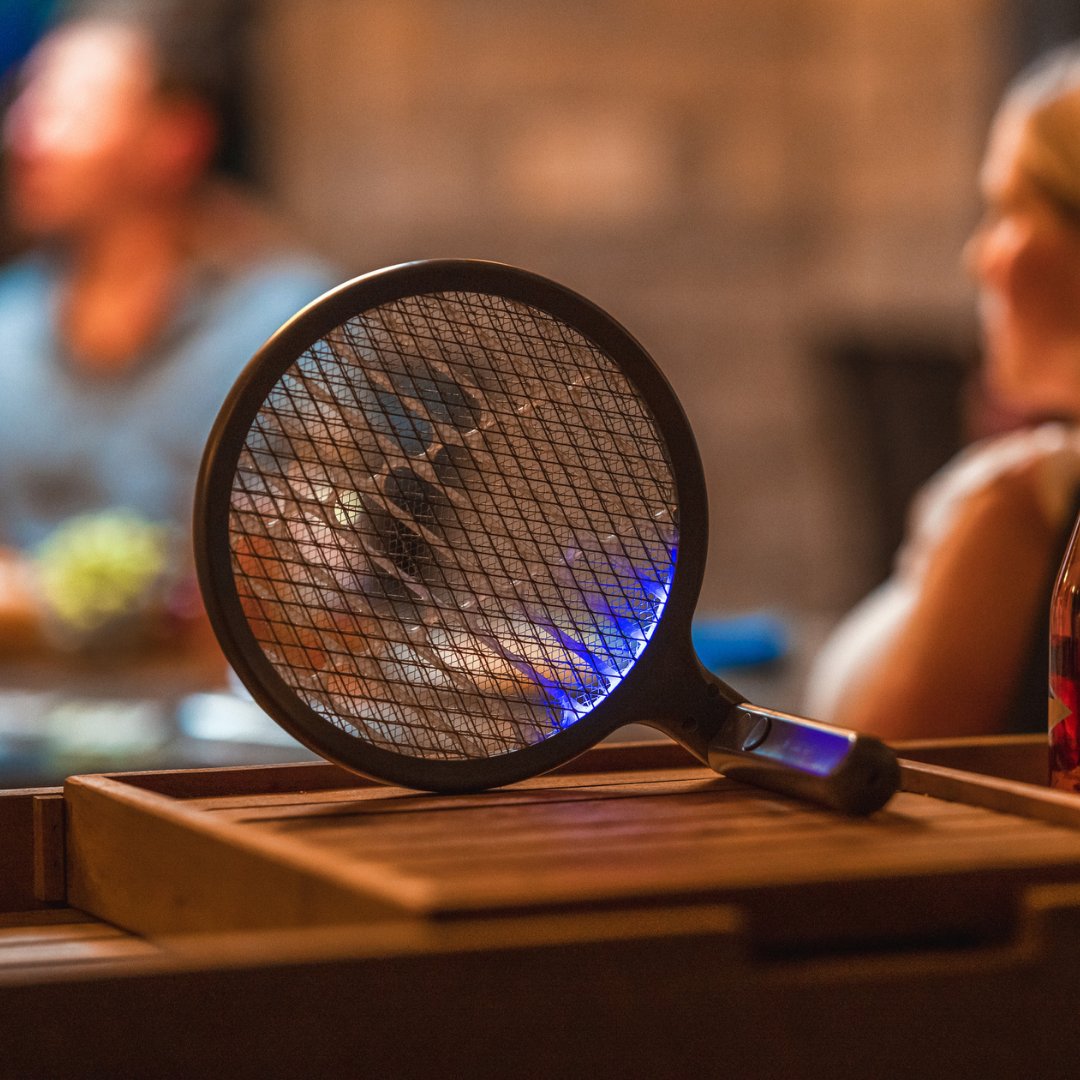 Sit back, relax, and watch the bugs get zapped! skh.acgbrands.com/fly-zapper-rac… #SkeeterHawk #ElectricFlySwatter #PestFree