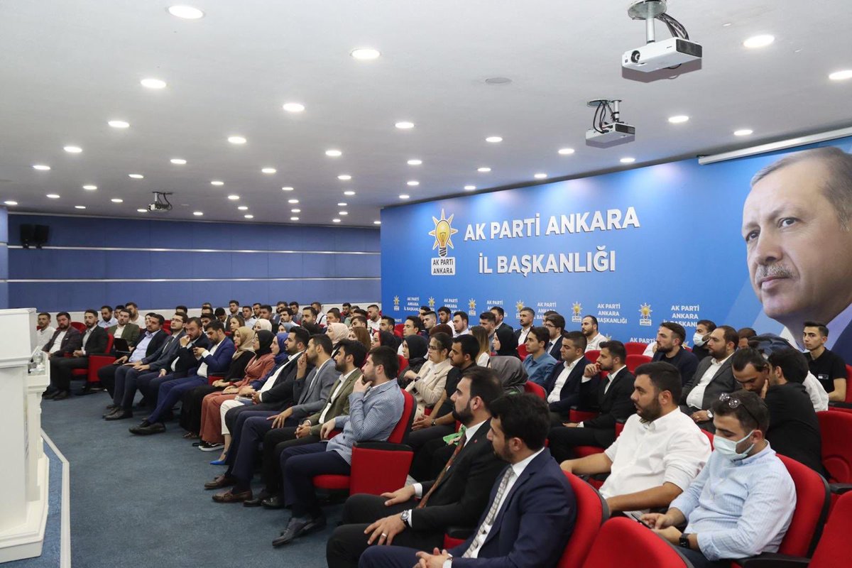 Tayfunarsinkol's tweet photo. 📍Ankara İl Başkanlığı 

Genel Merkez Gençlik Kolları Başkanımız @eyupkadirinan, MYK ve MKYK üyelerimiz ile birlikte Ankara İl Gençlik Kolları Yönetim Kurulu toplantısındaydık.

Ankara AK Gençlik 2023’e Hazır 🇹🇷

@avyusufibis @efedemirhann https://t.co/XkDFpfg8t0
