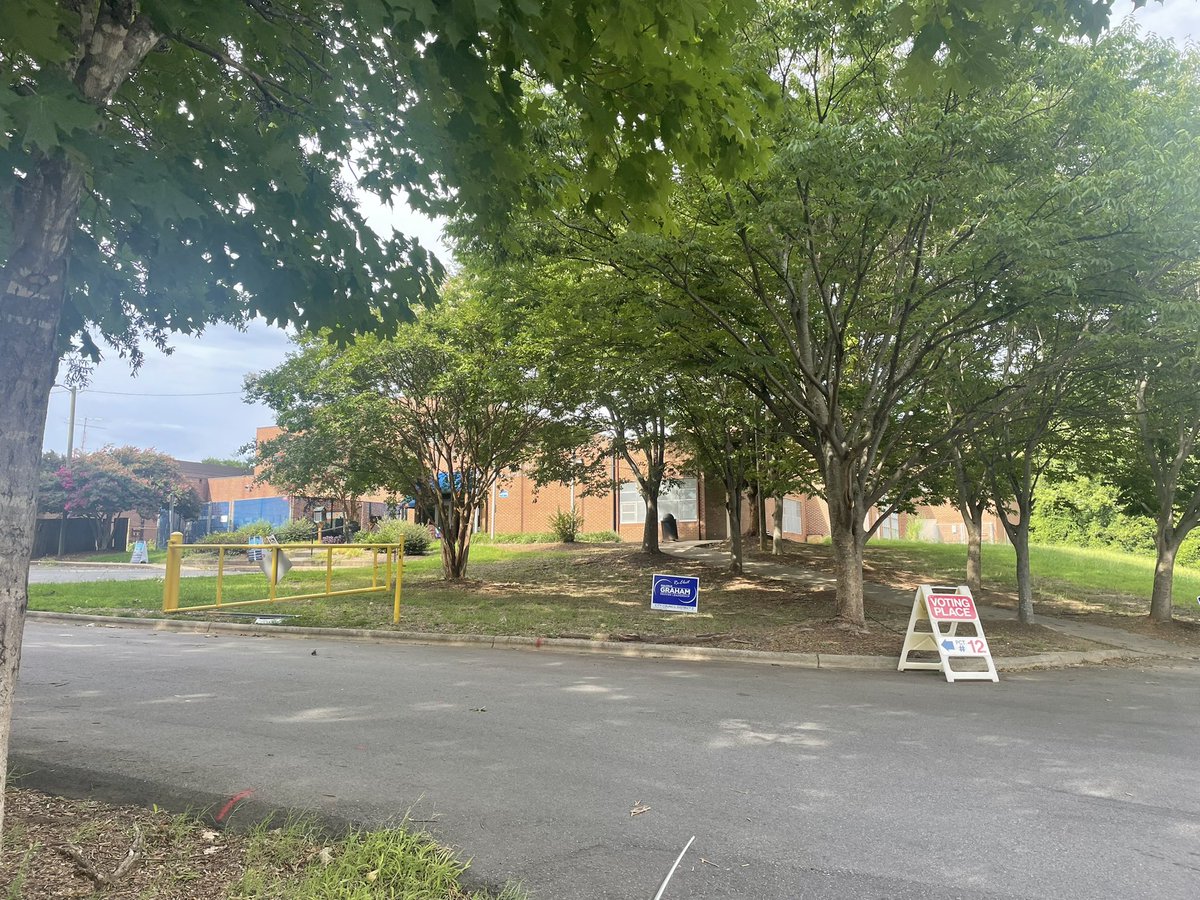 JoeBrunoWSOC9's tweet photo. Happy Election Day! 

My coverage includes 
5 pm- #CLTCC At-Large 
5:30- District 6
6- #CLTMayor

@JonathanUpdates is with Democrats tonight 

@Hunt_Saenz with Republicans

I’m bouncing between both. 

I’ll tweet results and have more coverage at 10&amp;11 https://t.co/6XwQXNxZml
