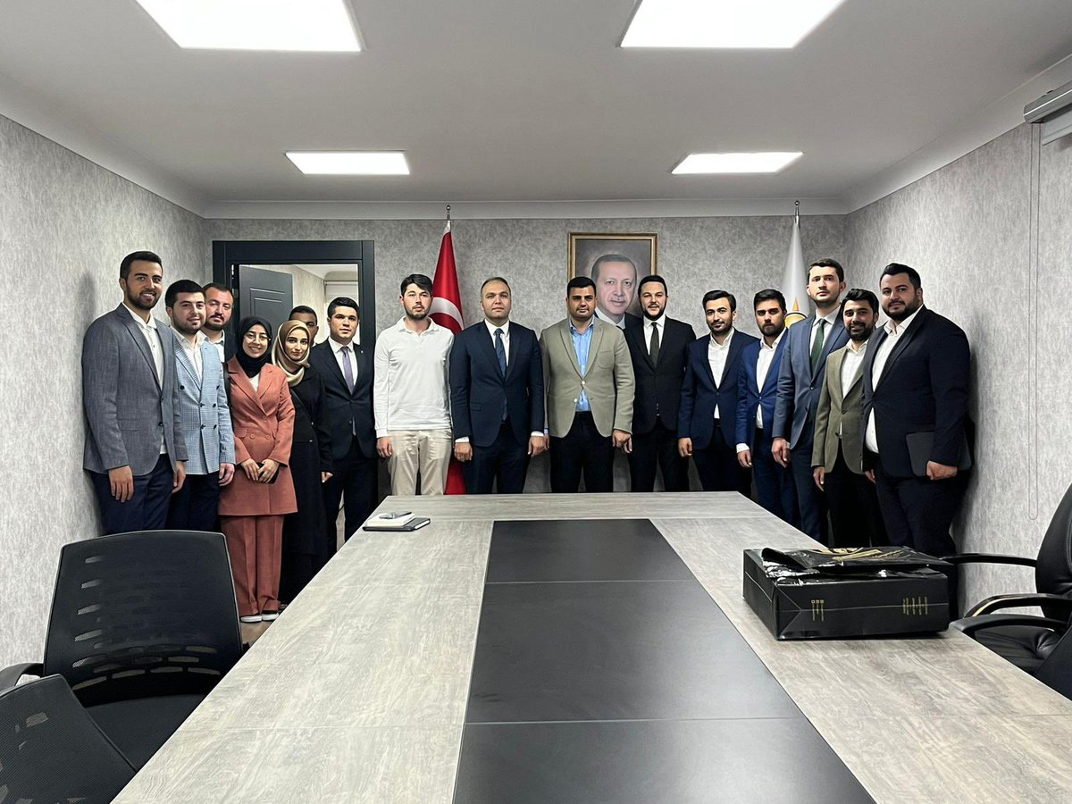 avyusufibis's tweet photo. Başkanımız @eyupkadirinan , MYK,MKYK Üyelerimizle ile birlikte Ankara İl Gençlik Kolları Yönetim Kurulu toplantımıza katıldık.

@akgenclikankara gümbür gümbür 2023’e 💪🏻 https://t.co/5Bu50lWgIX