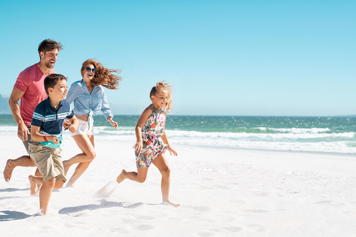 minimed's tweet photo. Who is ready to make a splash this #summer? If you’re headed to the beach or pool, be sure to have a plan to manage your #diabetes. Check out our #LOOPblog (link in bio) for our #swimming tips. 🌊🏖️🏊🏼 https://t.co/yjVxNmVpKE