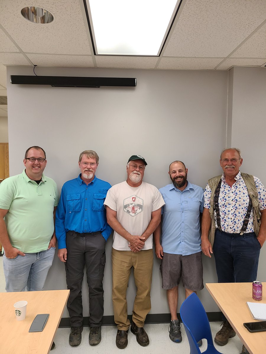 Great to meet <a href="/BejoSeeds/">Bejo USA</a> supporters this week! Had so much fun showing them around the <a href="/WSUBees/">WSU Bee Research</a> Othello facility and have them learn more about our impactful programs on honey bee health.
