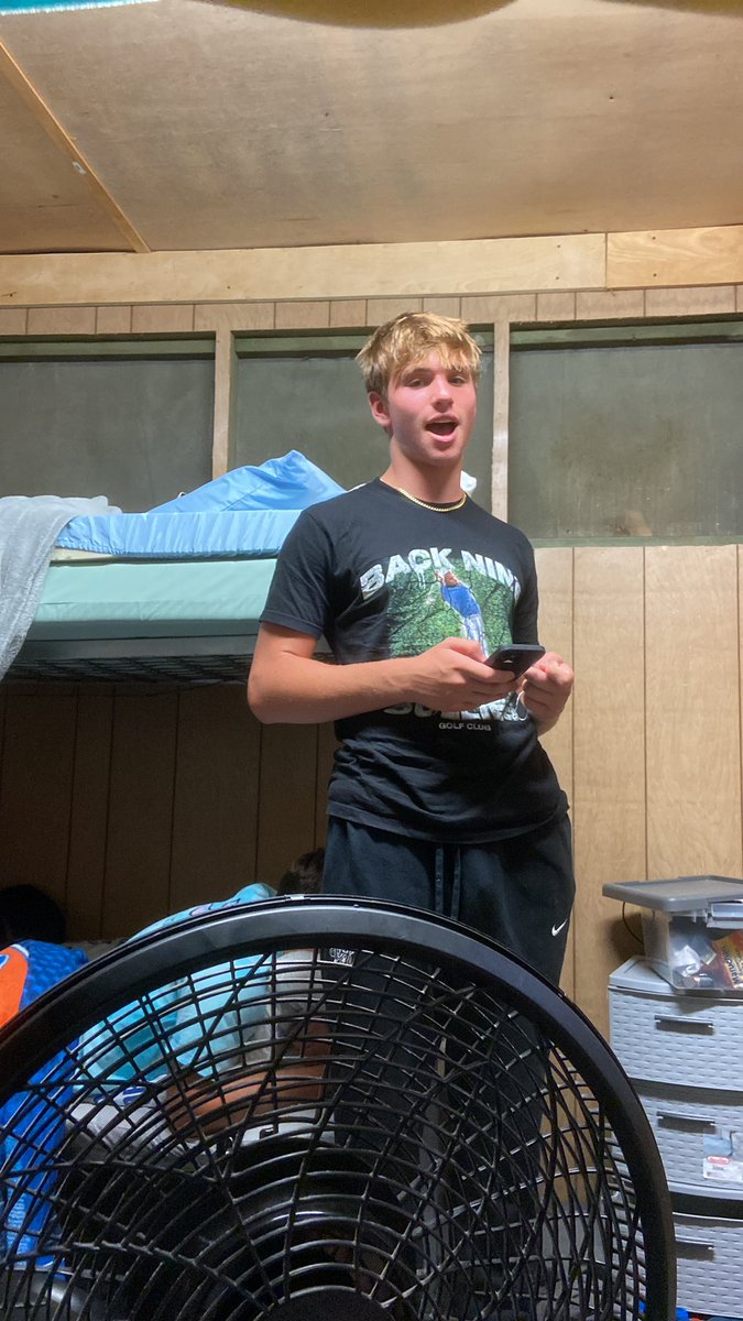 shapsbedisinb16's tweet photo. UPDATE: camper chase is currently leaning against tshaps bed that is located in b16 https://t.co/v7vkDB4hGx