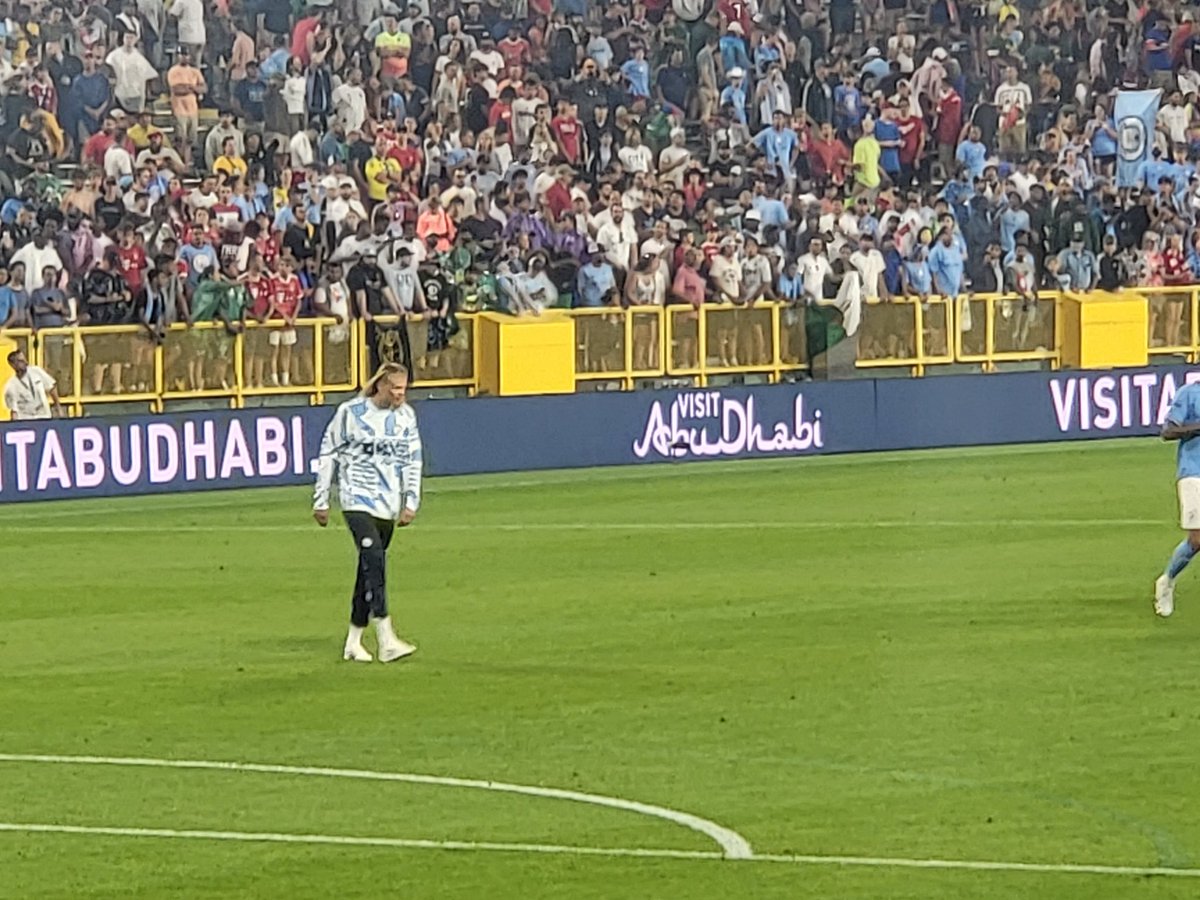PaulCla85495539's tweet photo. @erling great win for MC, and Erlings' debut goal was just the cap I needed. Favorite player is now with my favorite team. #blessed https://t.co/BXJMhRNRRS