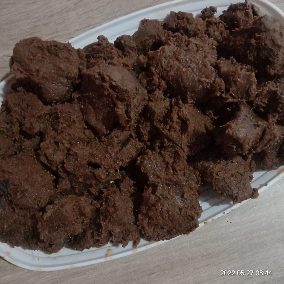 AlehWak's tweet photo. @asumsico @msaid_didu Daripada gaduh terus, siapa yang benar dan salah makin gak jelas, istirahat dulu aja sambil makan rendang. Gak mahal kok. 
Cuma Rp. 290.000,00 per kg. 
Siapa tahu gak gaduh lagi. https://t.co/WkCbwm3MJd