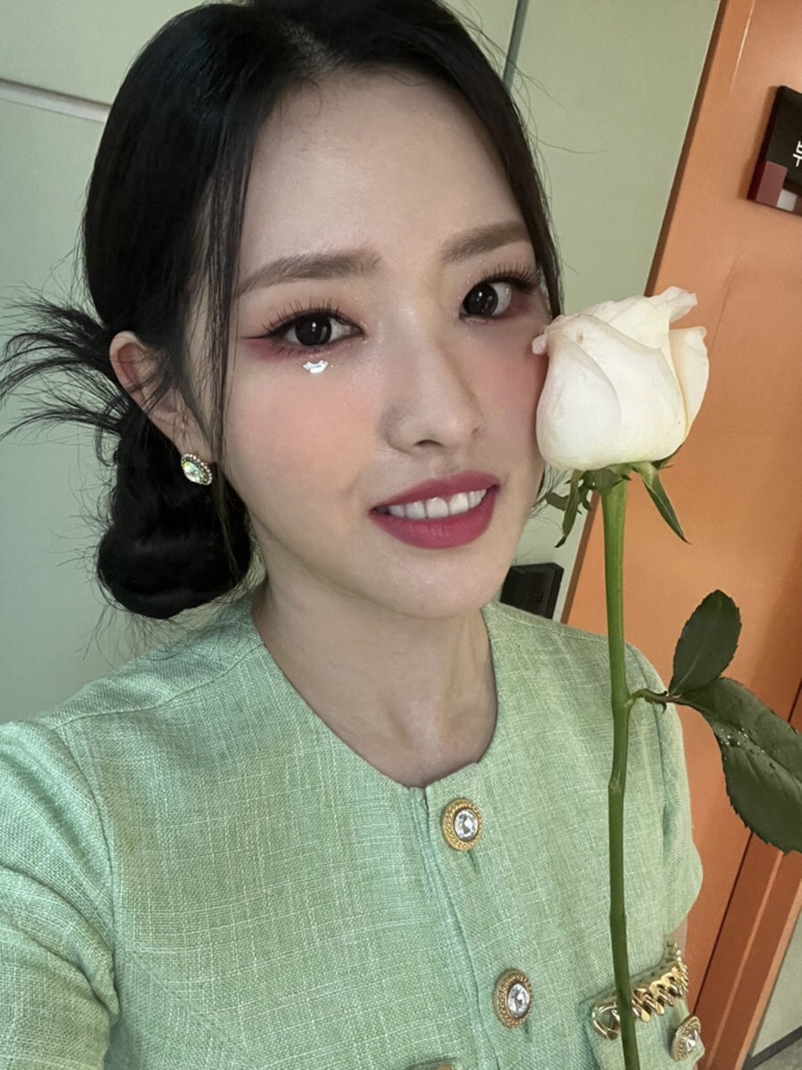 hyewonlqs's tweet image. 🫶

@loonatheworld