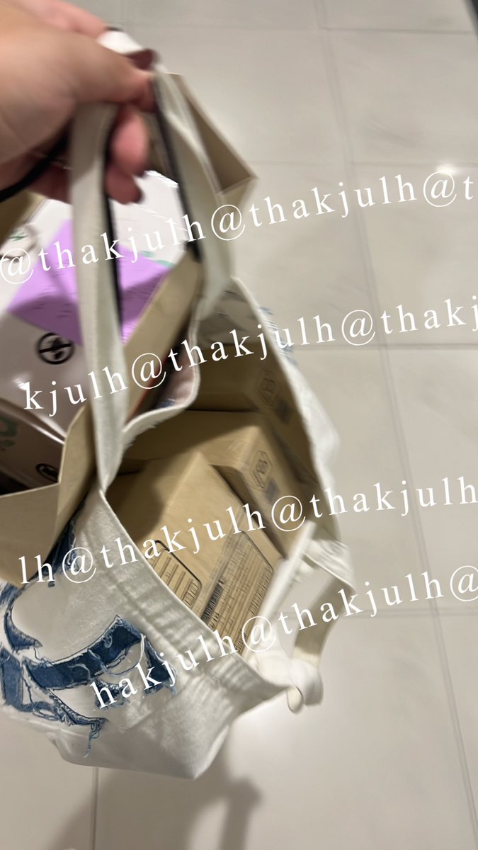 pimpathh's tweet photo. เตรียมส่งทุกบ้านแล้วนะคะ ใครสนใจใครอีกแจ้งได้เลยนะคะ ส่งรอบวันนี้ได้เลยค่ะ #ตลาดนัดคินน์พอร์ช #pathupdate #KPworldtourD2 #KPworldtourD1 #kinnporscheworldtour2022 https://t.co/OgW2JMsAcx