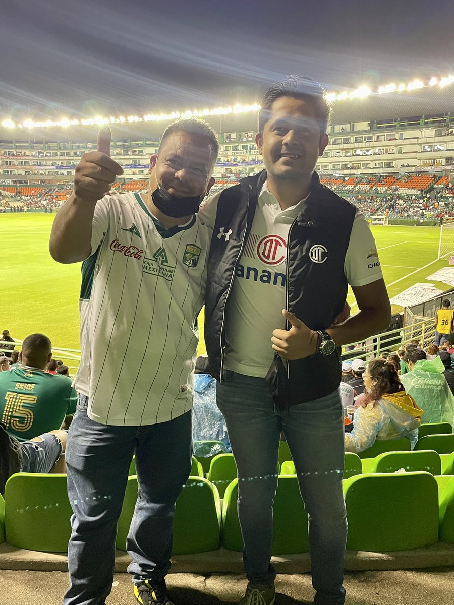 Dale <a href="/TolucaFC/">Toluca FC</a> 
Traje a mi papá al estadio para que vea cómo le ganamos al Leon.
#SomosDiablos