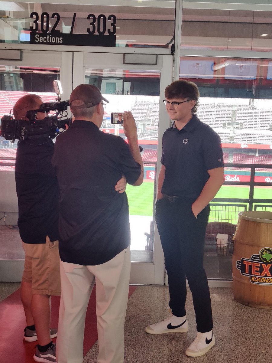 BadinBaseball's tweet photo. Congratulations to Jimmy Nugent!  2022 Johnny Bench Award for catcher of the year for Ohio. Tremendous ceremony today before the Reds game!  Our catching coach Matt Marcum and pitching coach Chuck McKinney were there to celebrate this incredible honor! https://t.co/t3Za0cx9ZL