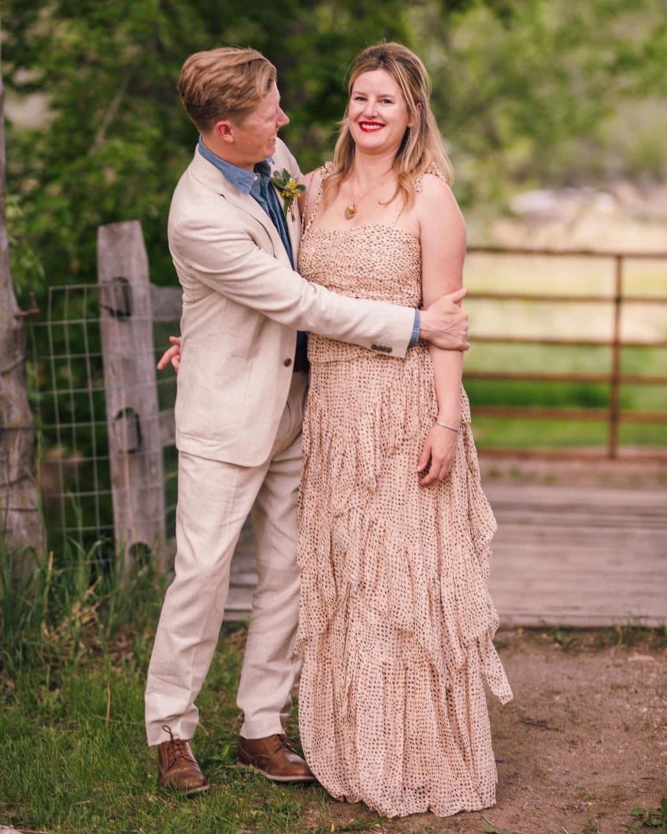 NancyGandrud's tweet photo. Classic sibling (+ family) love at the most perfect wedding I’ve ever been to. ❤️ https://t.co/bXLkEdHmh9