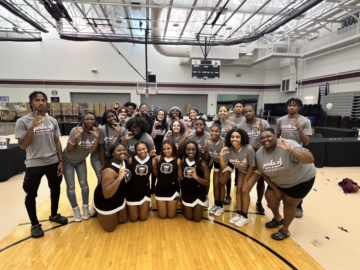 FreshmanLc's tweet photo. Freshman Orientation 2022 - Team work, makes the dream work! Our student leaders did an amazing job leading tonight! 🐻🔥#ClassOf2026Loading @LCBearsCheer @LCHSAthletics @LCHSBears @LCHSBAC @lcstucouncil @LC_HonorSociety @AVIDatLC @lcbearsguidance ⁦@ltgoodnews⁩ https://t.co/yQnRgX42G7