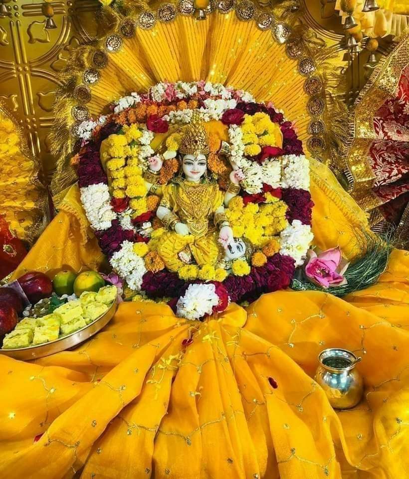 Maa Baglamukhi has the power to destroy all kinds of obstacles and negative energies.