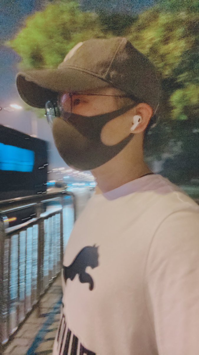 zhongxiaoye's tweet photo. A person walking on the road, feel so sad.#beijing #China https://t.co/SGbu0nZKvU