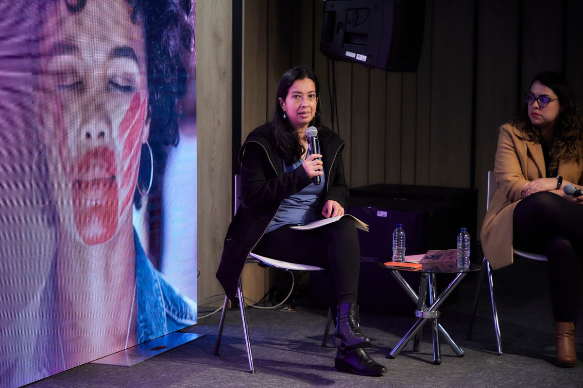 Así vivimos el panel "El acoso sexual en el ámbito laboral: una realidad para las mujeres y personas con orientación sexual e identidad de género diversas. 

Intervinieron: Linda Cabrera, <a href="/SismaMujer/">Sisma Mujer</a>; Erika Veloza, <a href="/genfami/">GENFAMI</a>; Cindy Caro, <a href="/URosario/">URosario</a> y <a href="/claudiapalacios/">Claudia Palacios</a>, periodista.