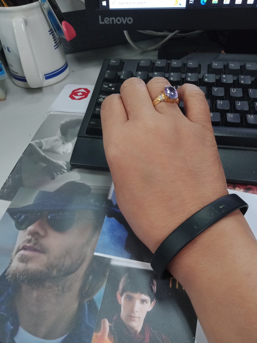 virgoct12's tweet photo. @JaredLeto @happyhippiefdn .hi honey pea, Jay 😉
.I'm stl here wz you &amp; @30SecondsToMars
.been wearing this band faithfully..fading to max now😆 https://t.co/bppaCpb7Ob