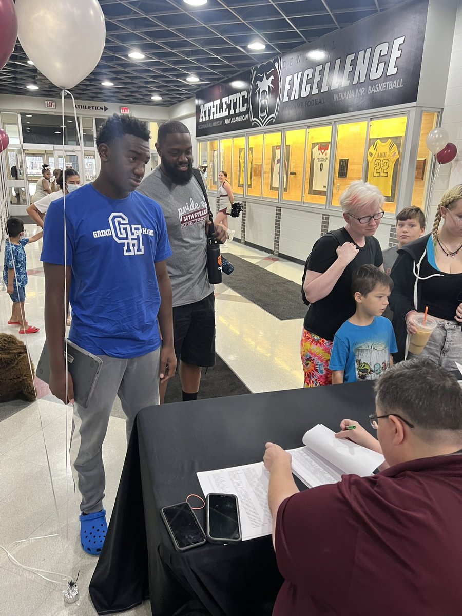 FreshmanLc's tweet photo. Freshman Orientation 2022 -🐻🔥#ClassOf2026Loading @LCBearsCheer @LCHSAthletics @LCHSBears @LCHSBAC @lcstucouncil @LC_HonorSociety @AVIDatLC @lcbearsguidance @ltgoodnews https://t.co/4bLuMGoRi4