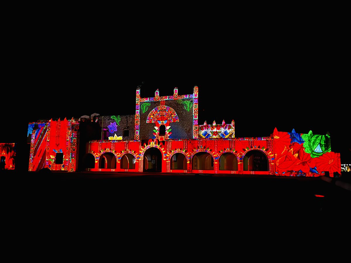 PuebleandoYuc's tweet photo. Tremendo video mapping sobre el convento de San Bernardino en Valladolid. No debes perdértelo si estás por la zona. https://t.co/kH6C15f3Yb