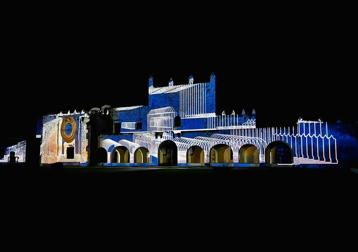 PuebleandoYuc's tweet photo. Tremendo video mapping sobre el convento de San Bernardino en Valladolid. No debes perdértelo si estás por la zona. https://t.co/kH6C15f3Yb
