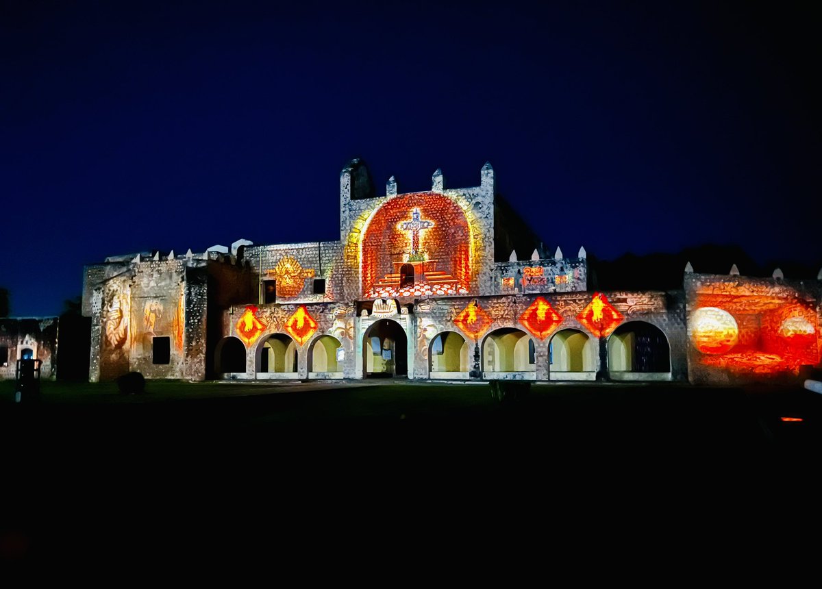 PuebleandoYuc's tweet photo. Tremendo video mapping sobre el convento de San Bernardino en Valladolid. No debes perdértelo si estás por la zona. https://t.co/kH6C15f3Yb