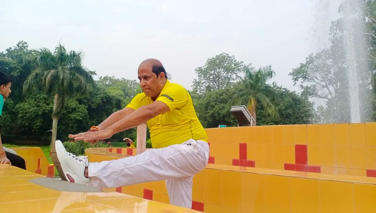 SurendraMaithan's tweet photo. कस्तूरबा_पार्क छावनी परिषद लखनऊ-
प्रातः काल सूर्योदय से पूर्व समय से प्रारंभ करके,जितना भी संभव हो स्वास्थ्य लाभ लेना ही चाहिए..

#surendramaithani #dailyexerciseroutine #motivation
#motivational https://t.co/UXBIlbg64U