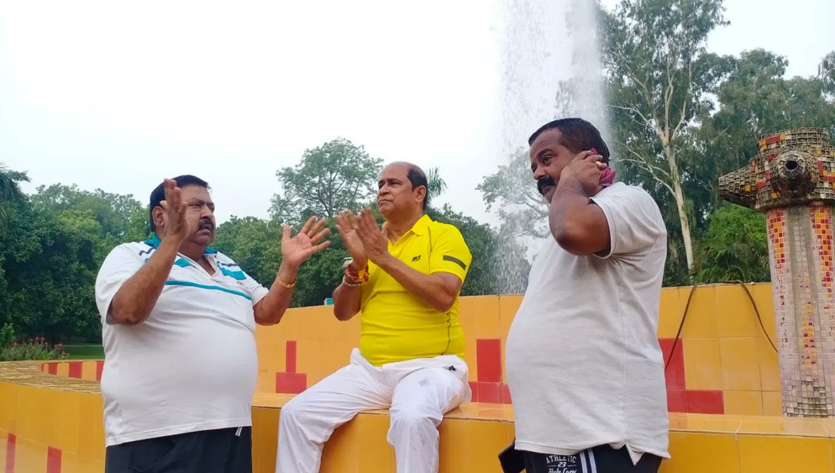 SurendraMaithan's tweet photo. कस्तूरबा_पार्क छावनी परिषद लखनऊ-
प्रातः काल सूर्योदय से पूर्व समय से प्रारंभ करके,जितना भी संभव हो स्वास्थ्य लाभ लेना ही चाहिए..

#surendramaithani #dailyexerciseroutine #motivation
#motivational https://t.co/UXBIlbg64U