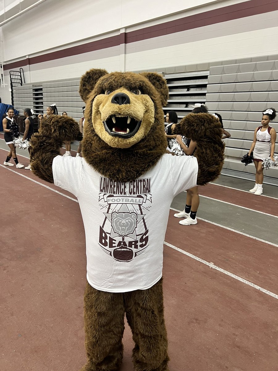 FreshmanLc's tweet photo. Freshman Orientation 2022 - LC Cheer 🐻🔥#ClassOf2026Loading @LCBearsCheer @LCHSAthletics @LCHSBears @LCHSBAC @lcstucouncil @LC_HonorSociety @AVIDatLC @lcbearsguidance @ltgoodnews https://t.co/NajNyorEq9