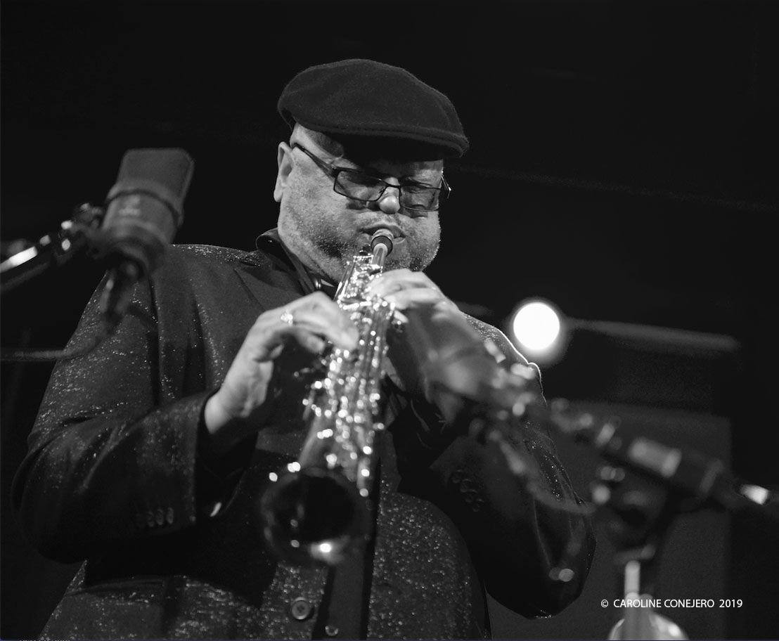 AzarJazz's tweet photo. My second favorite instrument. Can you name it?
#theazarlawrenceexperience #clarinet #clarinetist #jazz #saxophone #jazzsaxophone #tenorsax #tenorsaxophone #jazzsaxophone #jazzmusic #jazzlife #jazzlive #jazzscene #worldjazz #jazzforever #healingmusic https://t.co/5Bk4vZ3Eso