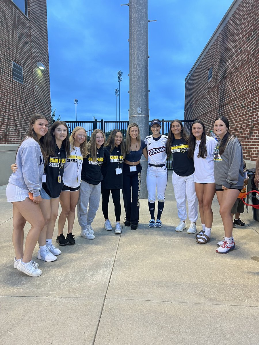 HotleKat's tweet photo. I had such an amazing experience tonight with @State16USelect at the USSSA Pride Game! Thank you  @haley_crusee and @78jocelyn_alo for making our night!! @chrisrowan2323 @Johnknopf10 @Los_Stuff @IHartFastpitch @LegacyLegendsS1 @ImpactRetweets @ExtraInningSB https://t.co/1zdXSNF8uE