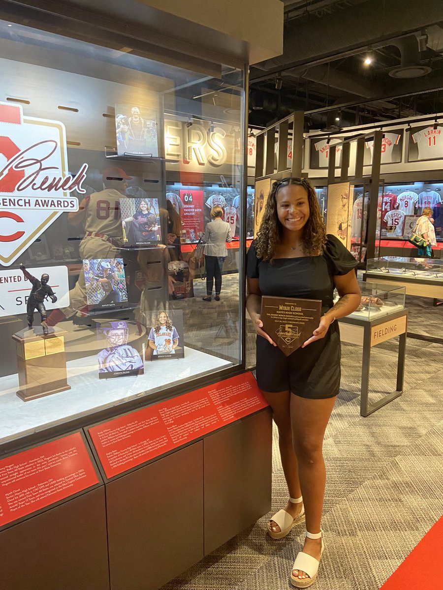 dhayessoftball's tweet photo. Myaih Cloud was presented with the 2022 Johnny Bench award today! This award goes to the best catcher in the state of Ohio.  What a great and well deserved recognition!  Congratulations Myaih!!  We are so proud of her!  She was  surrounded by her family,  coaches and friends. https://t.co/4P5GE1hzm8