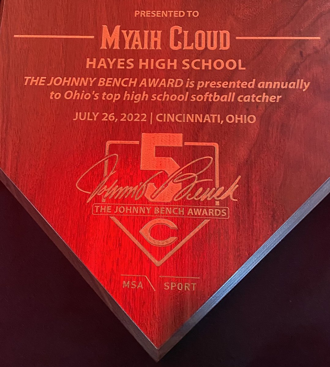 dhayessoftball's tweet photo. Myaih Cloud was presented with the 2022 Johnny Bench award today! This award goes to the best catcher in the state of Ohio.  What a great and well deserved recognition!  Congratulations Myaih!!  We are so proud of her!  She was  surrounded by her family,  coaches and friends. https://t.co/4P5GE1hzm8