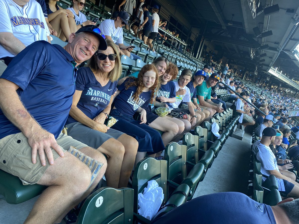 timdwelsh's tweet photo. Another great night with Welsh family at T Mobile with the best team in the west MARINERS! #WHEREiROOT https://t.co/mNqnXhYQUE