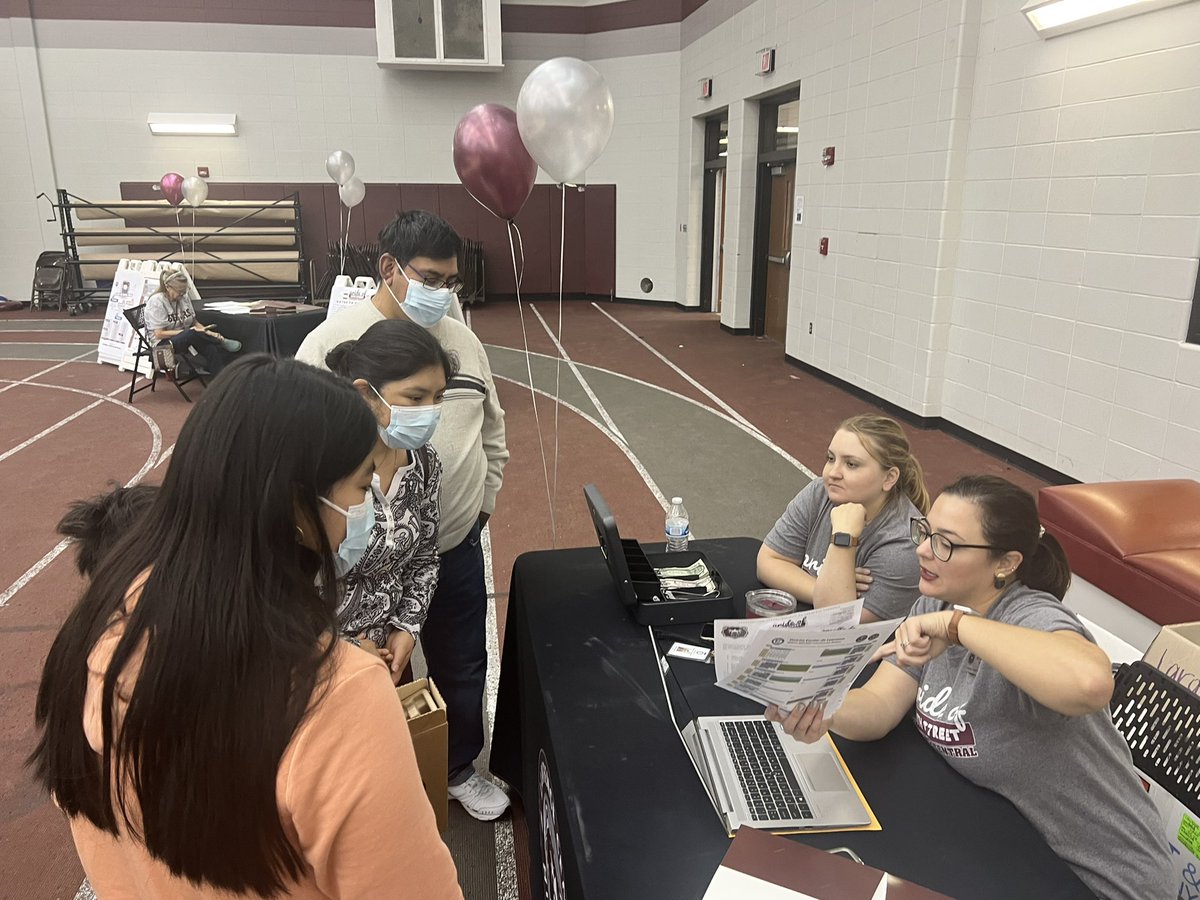FreshmanLc's tweet photo. Freshman Orientation 2022 - 🐻🔥#ClassOf2026Loading @LCBearsCheer @LCHSAthletics @LCHSBears @LCHSBAC @lcstucouncil @LC_HonorSociety @AVIDatLC @lcbearsguidance @ltgoodnews https://t.co/vPvaVaDylE