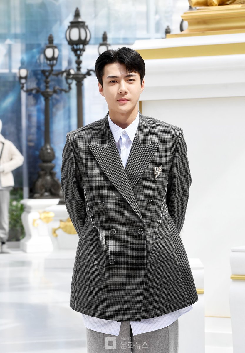 asenat__'s tweet photo. ای خدا این جوجه‌ی زیبامون ‌رو نیگا آخه :")))))

#SEHUN
#EXO @weareoneEXO @exoonearewe
@layzhang @B_hundred_Hyun #엑소 https://t.co/Uom64jPKYx