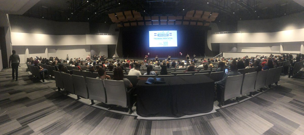 FreshmanLc's tweet photo. Freshman Orientation 2022 -🐻🔥#ClassOf2026Loading @LCBearsCheer @LCHSAthletics @LCHSBears @LCHSBAC @lcstucouncil @LC_HonorSociety @AVIDatLC @lcbearsguidance @ltgoodnews https://t.co/Ep8K2Ofc1g
