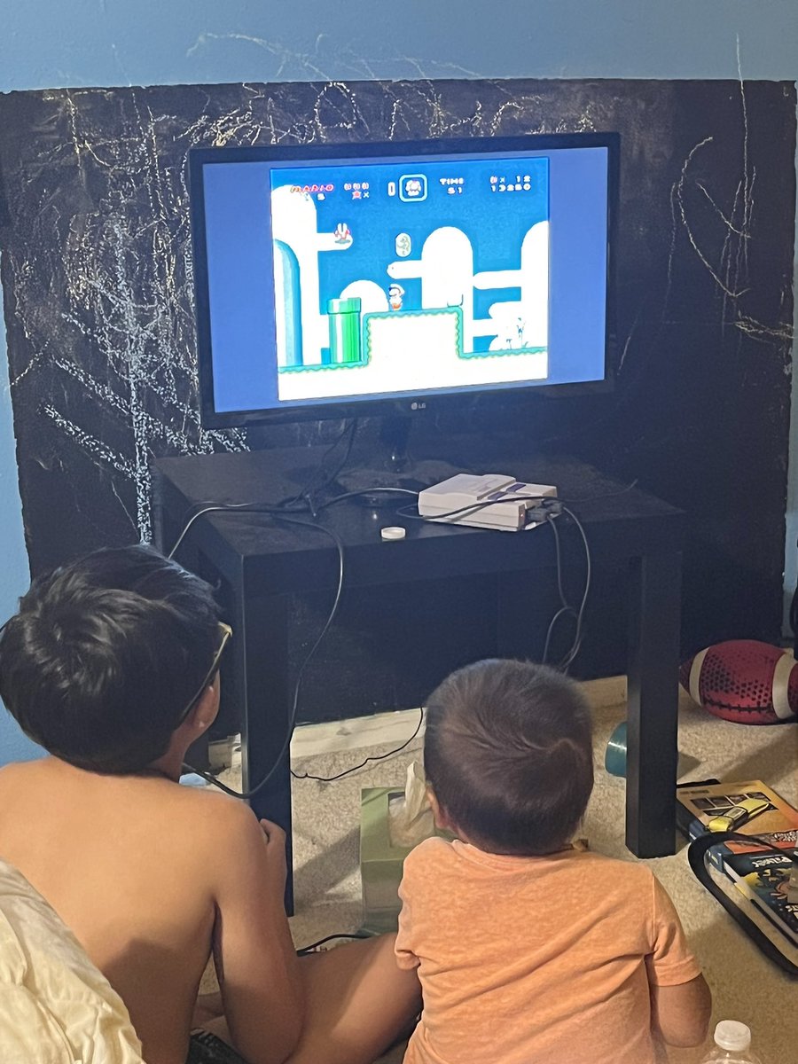 mjphresh's tweet photo. Watching my boys playing snes bringing back memories of when I played video games with my brothers #Nintendo #SNES #DirtyRoom #SuperMarioWorld https://t.co/ytWwgsc0kB