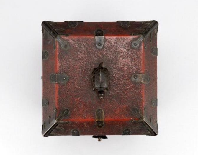 kvibe_yonhap's tweet photo. #Borok, a box that stores #eobo, a ceremonial seal made to commemorate the achievements of Kings and Queens, has returned back to Korea after wandering abroad!! 👏😆❤️
#heritage #history
https://t.co/aryoVLbstY https://t.co/5z32PyWnbu