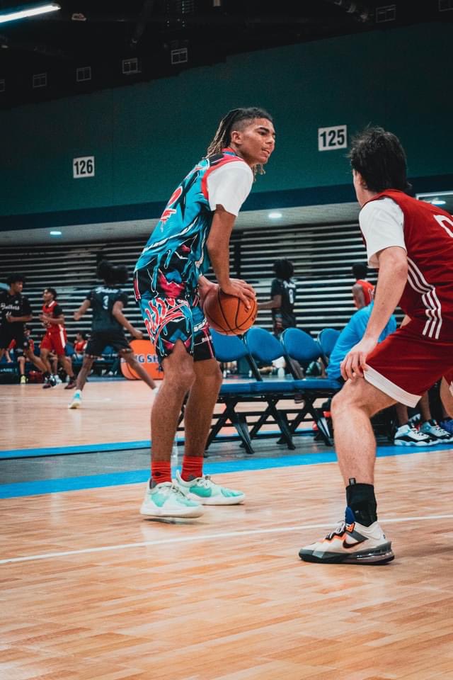 crossover_west's tweet photo. 2024 Elijah Redfern 6.1 PG, Beckley WV. Elijah is point guard on a mission to help lead his team to victory any way possible, great on the drive, outside shooting, stays calm under pressure. One thing with Elijah he will always go out and get the job done one way or another. https://t.co/q4uY0WcVqo