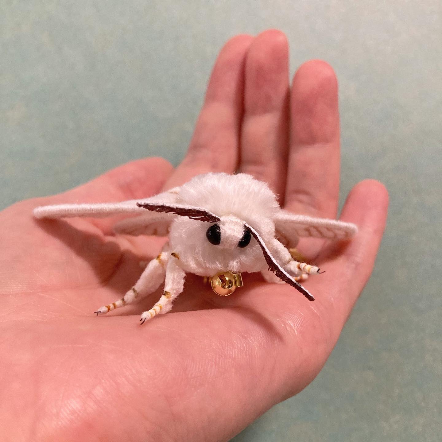 蛾売りおじさん　お蚕様ブローチ 蛾売りおじさん 蚕ブローチ｜Yahoo!フリマ（旧PayPayフリマ）