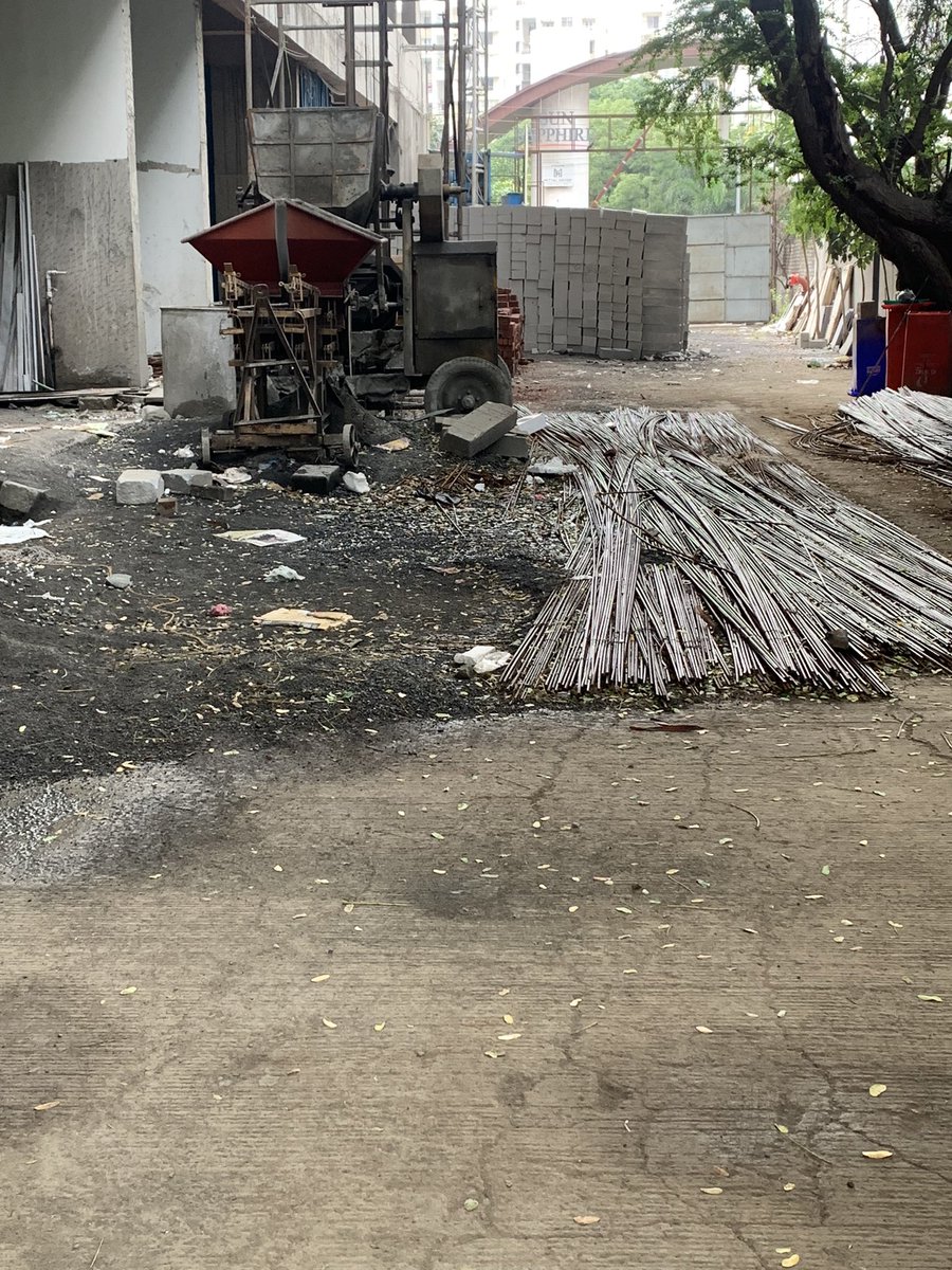 KTerrazo's tweet photo. A society which has better living standards for mosquitoes and flies than human beings. Is this how we talk about @SwatchBharat4u Abhiyan ? Can anyone from administration take this into consideration? @PMCPune @CMOMaharashtra @mohol_murlidhar @PuneTimesOnline @ThePuneMirror https://t.co/E31AT46mFG